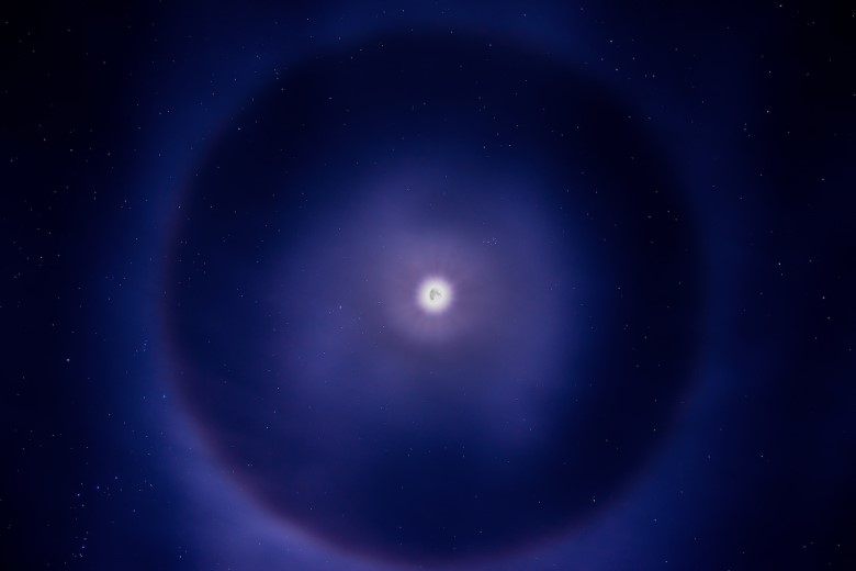 月
